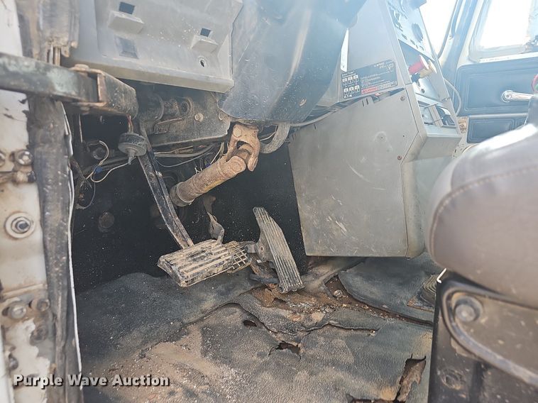 image for item OG9424 1995 Mack CH613  water truck