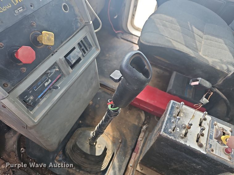 image for item OG9424 1995 Mack CH613  water truck