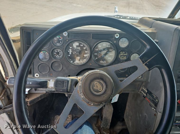 image for item OG9424 1995 Mack CH613  water truck