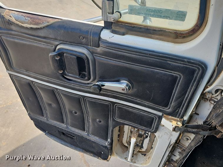 image for item OG9424 1995 Mack CH613  water truck