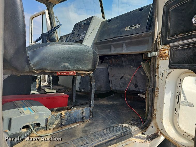 image for item OG9424 1995 Mack CH613  water truck