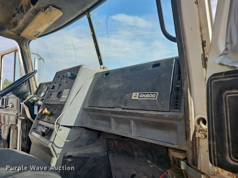 image for item OG9424 1995 Mack CH613  water truck