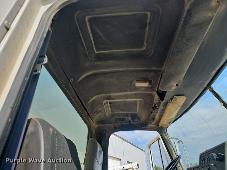 image for item OG9424 1995 Mack CH613  water truck