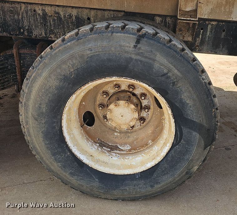 image for item OG9424 1995 Mack CH613  water truck