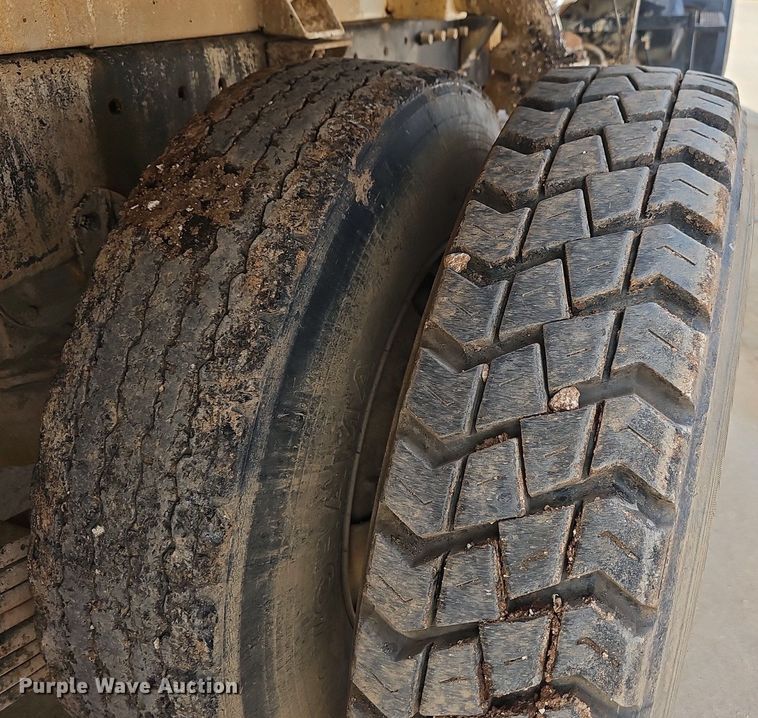 image for item OG9424 1995 Mack CH613  water truck