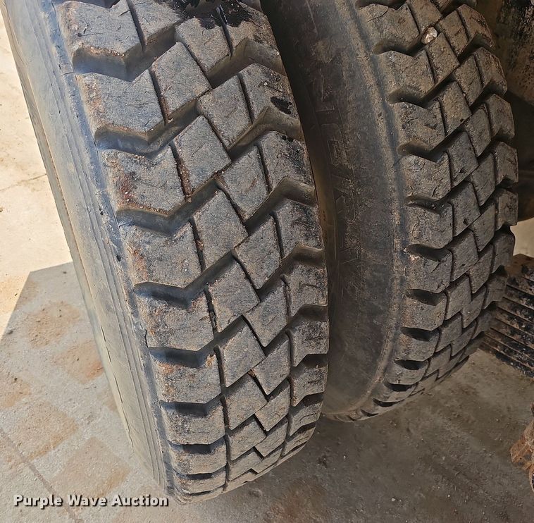 image for item OG9424 1995 Mack CH613  water truck