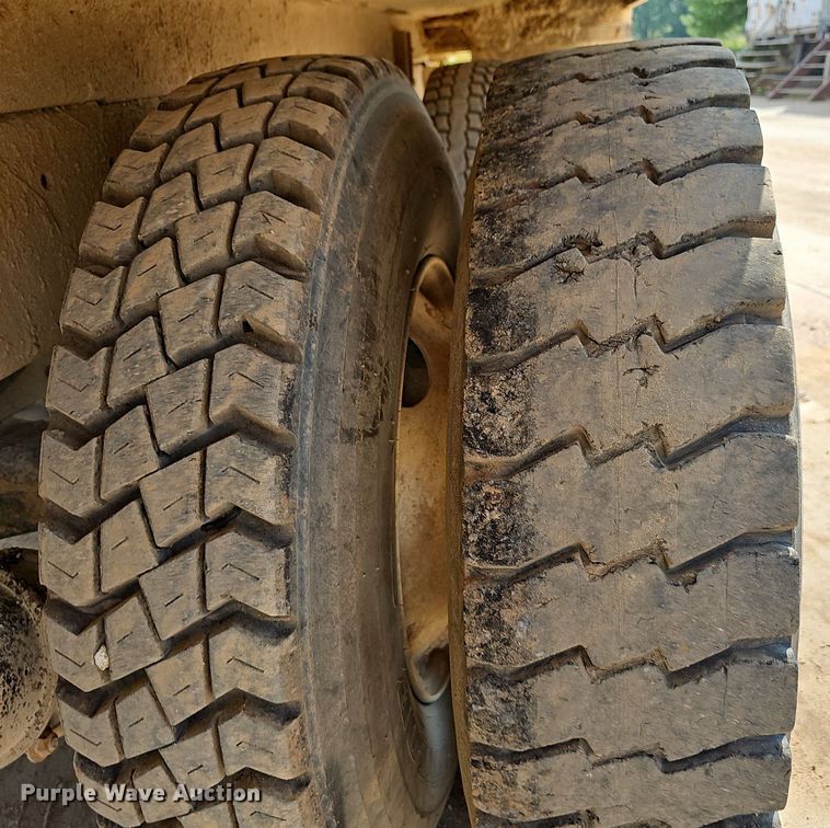 image for item OG9424 1995 Mack CH613  water truck