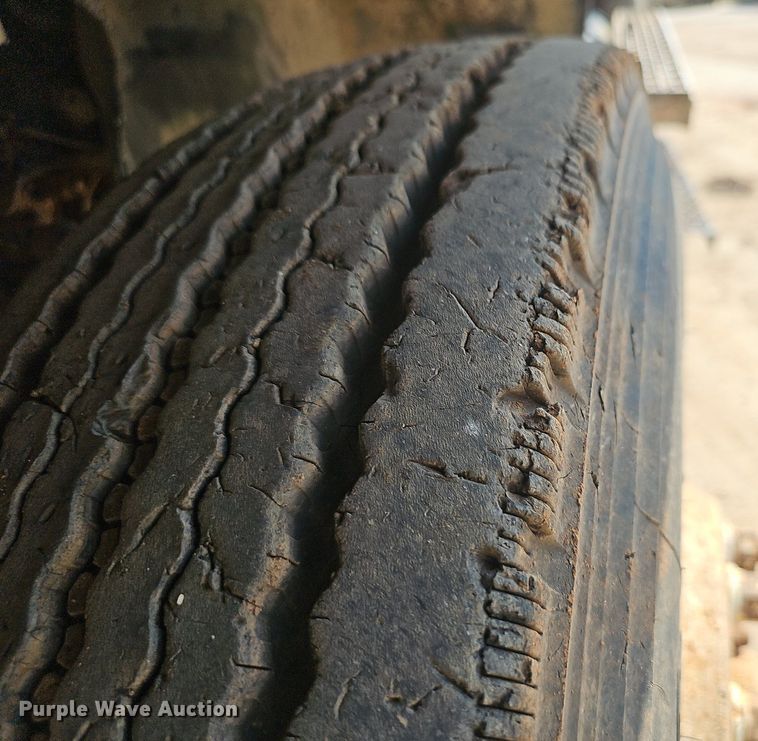 image for item OG9424 1995 Mack CH613  water truck