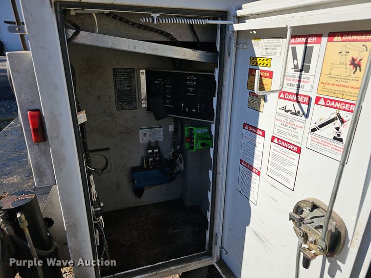 image for item OG9446 2008 Dodge Ram 5500HD  utility / service truck