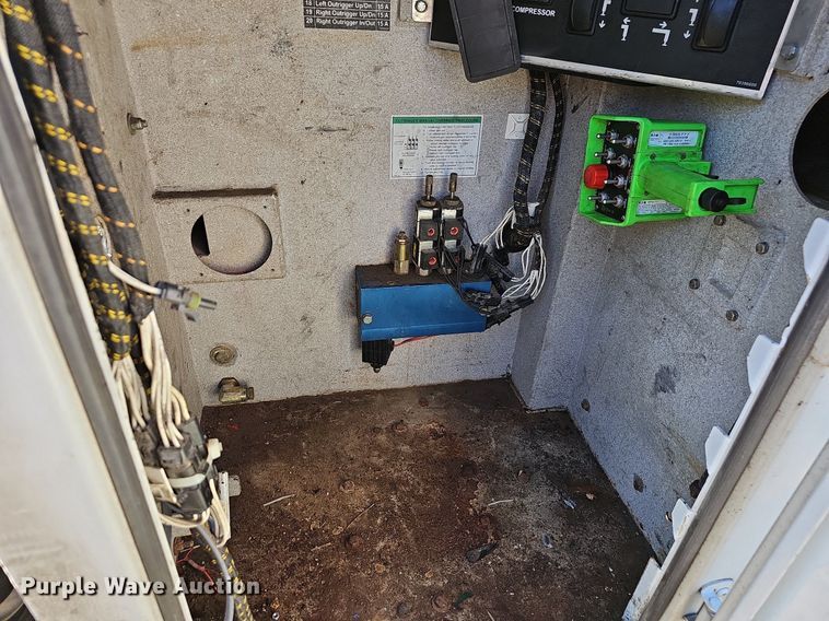 image for item OG9446 2008 Dodge Ram 5500HD  utility / service truck