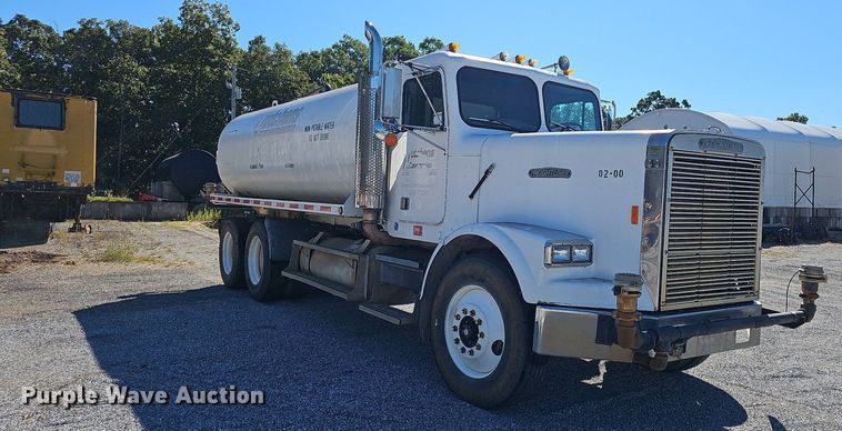 image for item OG9447 1987 Freigtliner FLC  water truck