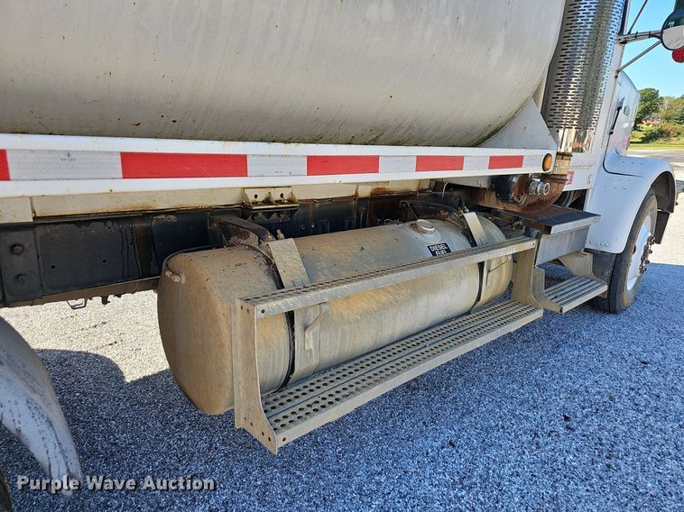 image for item OG9447 1987 Freigtliner FLC  water truck