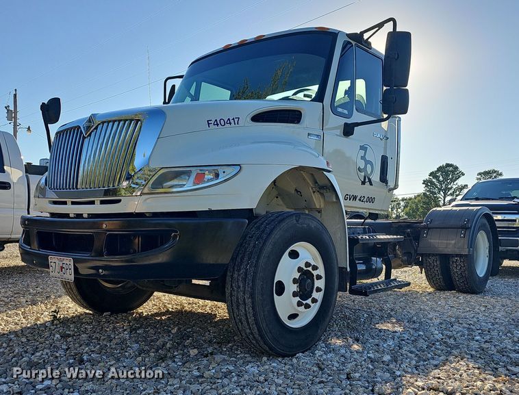 image for item OG9453 2011 International DuraStar 4400  semi truck