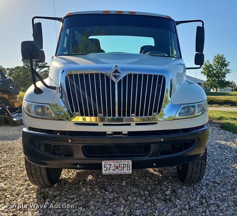 image for item OG9453 2011 International DuraStar 4400  semi truck