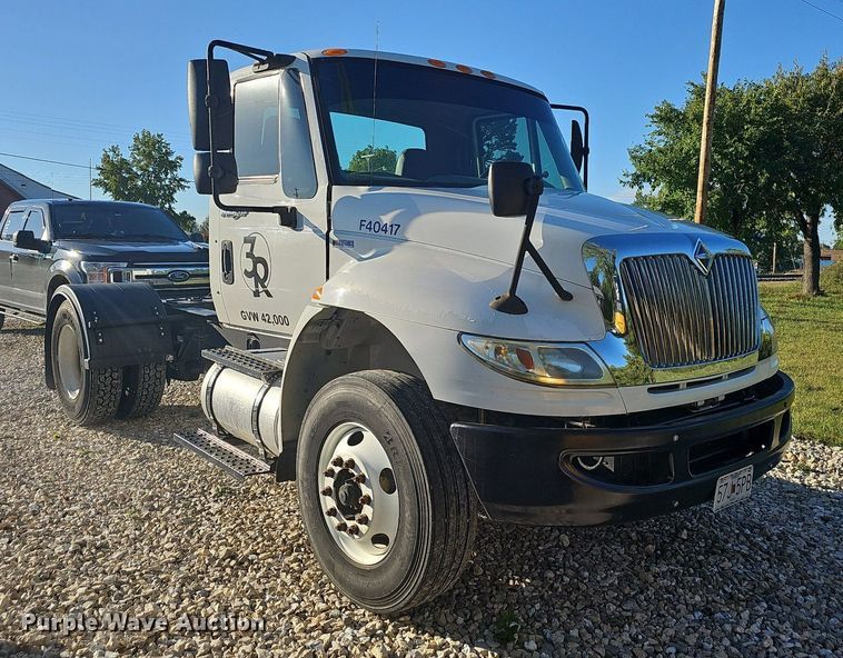 image for item OG9453 2011 International DuraStar 4400  semi truck