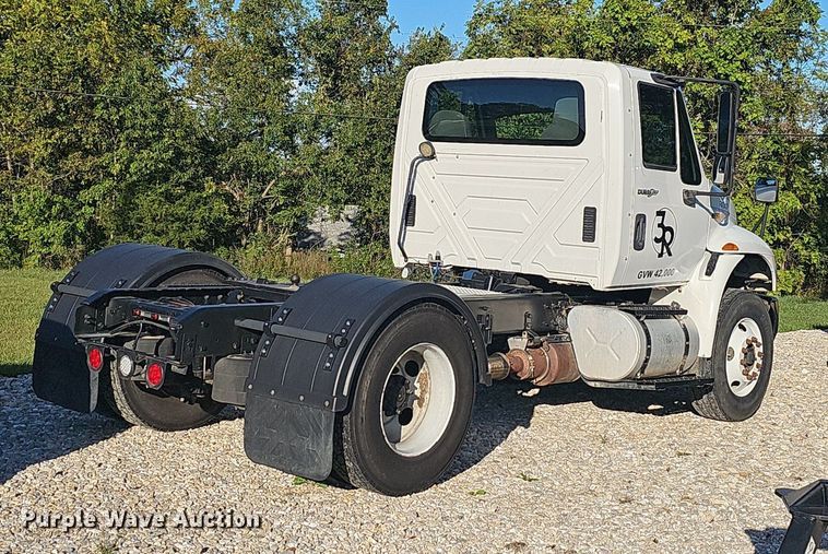 image for item OG9453 2011 International DuraStar 4400  semi truck