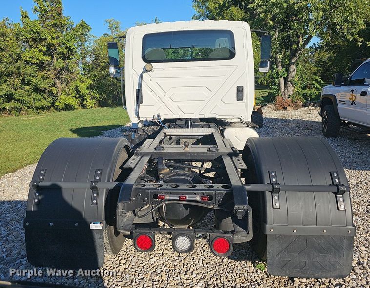 image for item OG9453 2011 International DuraStar 4400  semi truck