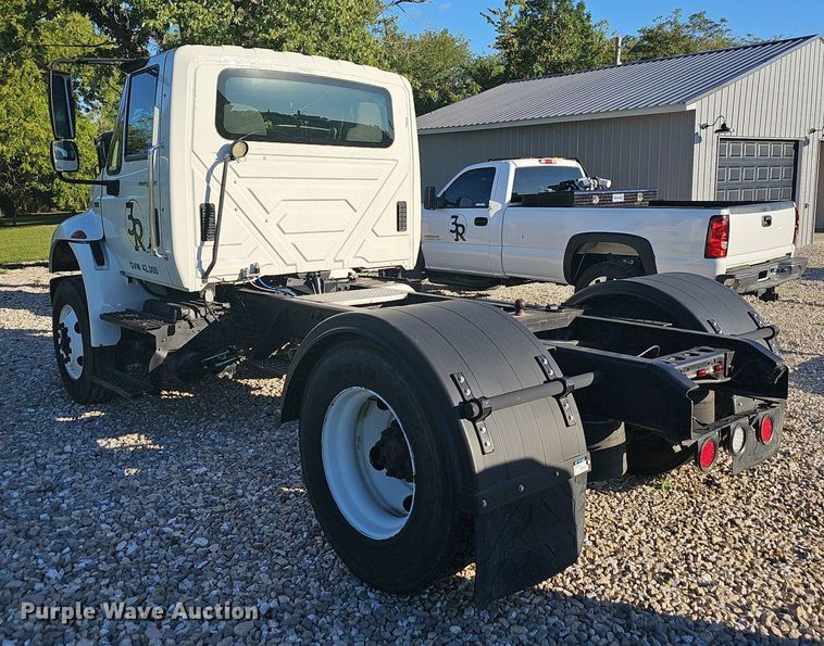 image for item OG9453 2011 International DuraStar 4400  semi truck