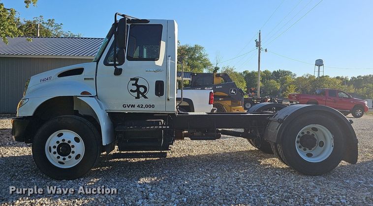 image for item OG9453 2011 International DuraStar 4400  semi truck