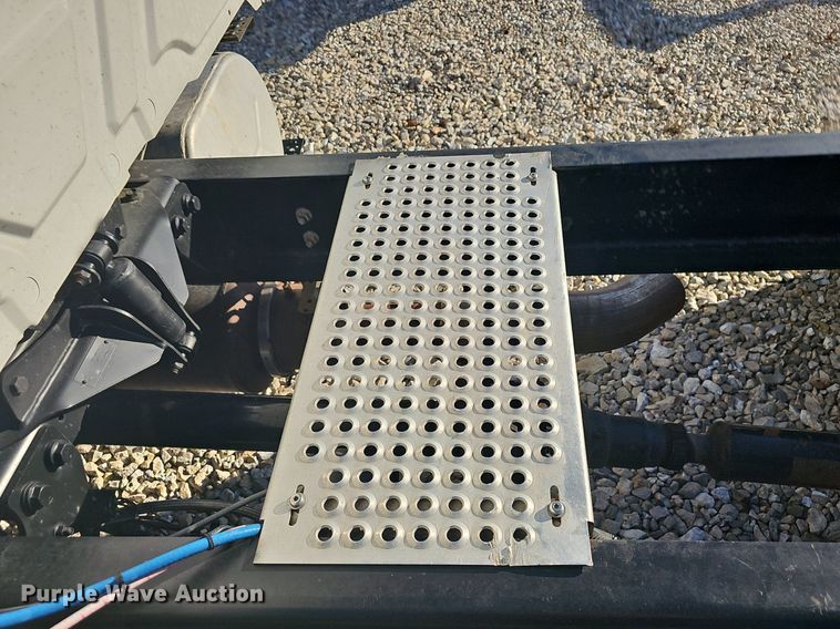 image for item OG9453 2011 International DuraStar 4400  semi truck