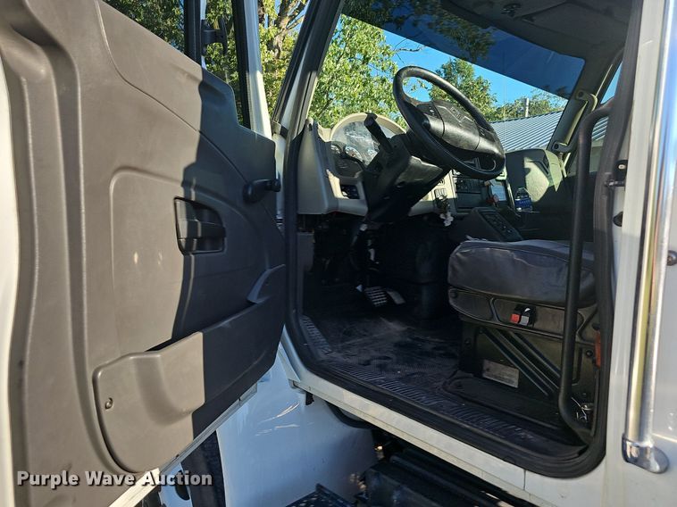 image for item OG9453 2011 International DuraStar 4400  semi truck