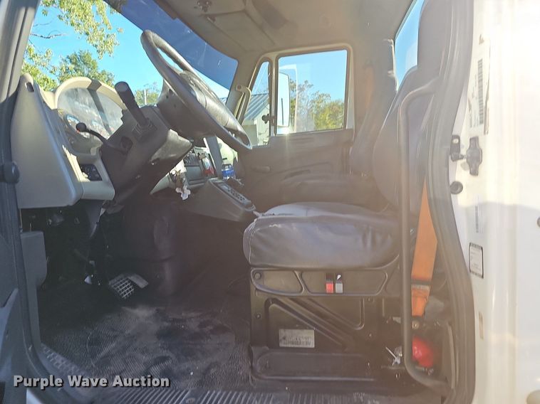 image for item OG9453 2011 International DuraStar 4400  semi truck