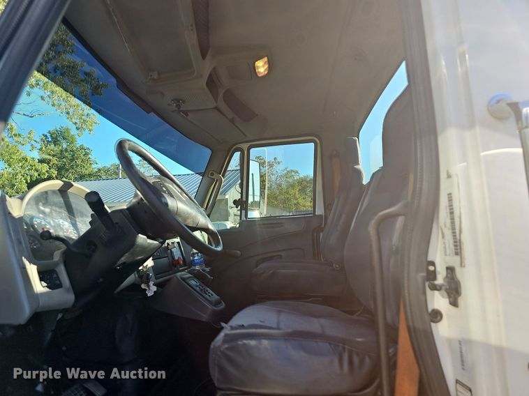 image for item OG9453 2011 International DuraStar 4400  semi truck