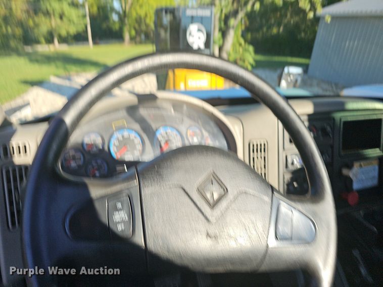 image for item OG9453 2011 International DuraStar 4400  semi truck