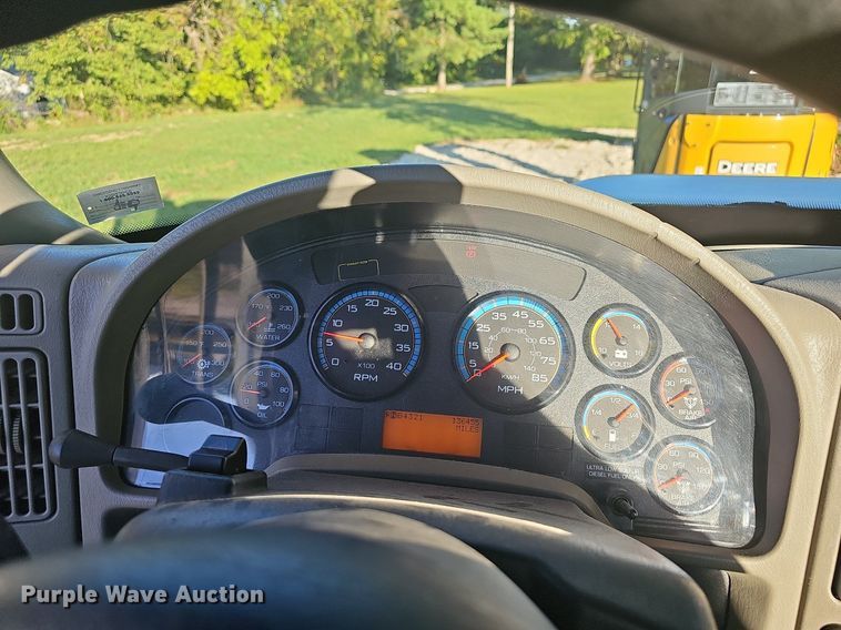 image for item OG9453 2011 International DuraStar 4400  semi truck