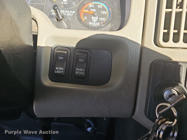 image for item OG9453 2011 International DuraStar 4400  semi truck