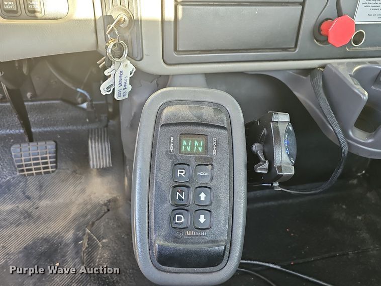 image for item OG9453 2011 International DuraStar 4400  semi truck