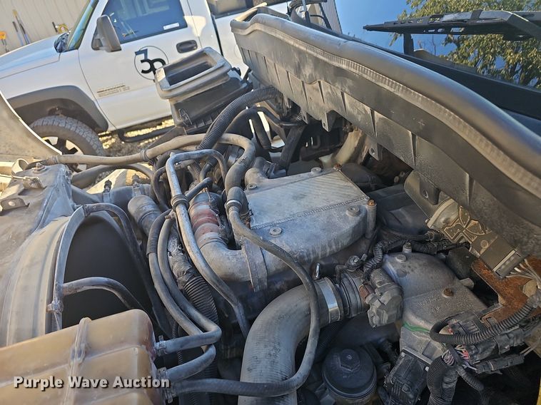 image for item OG9453 2011 International DuraStar 4400  semi truck