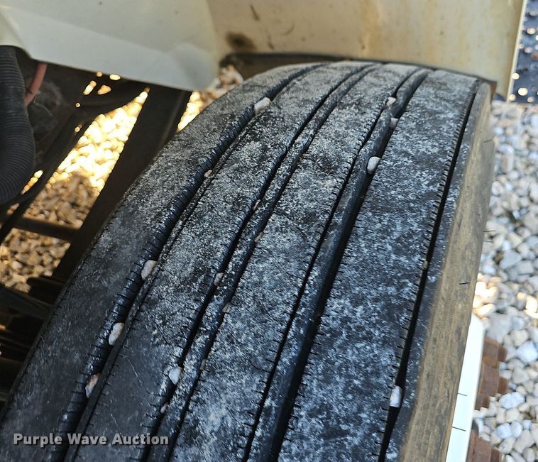 image for item OG9453 2011 International DuraStar 4400  semi truck