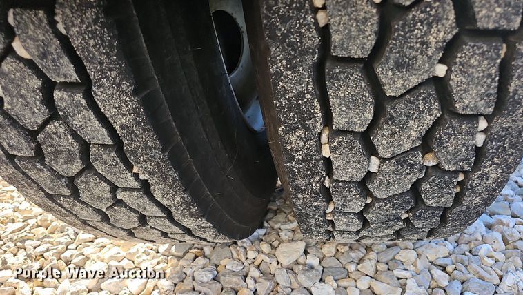 image for item OG9453 2011 International DuraStar 4400  semi truck