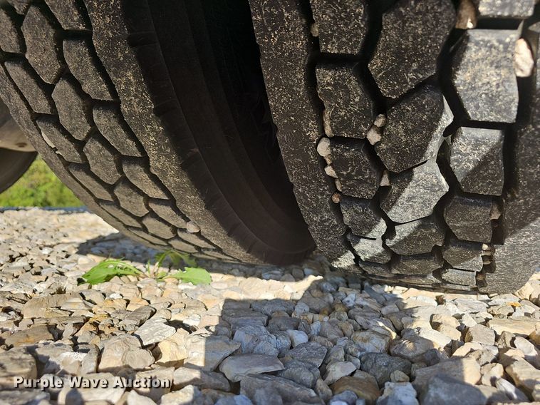 image for item OG9453 2011 International DuraStar 4400  semi truck