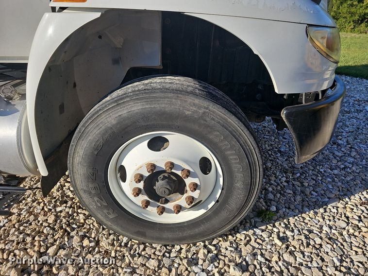 image for item OG9453 2011 International DuraStar 4400  semi truck