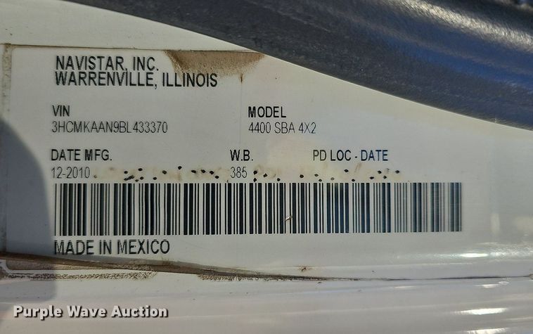 image for item OG9453 2011 International DuraStar 4400  semi truck