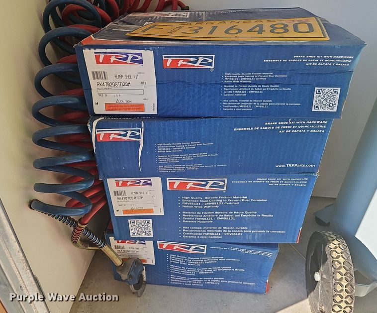 image for item OG9453 2011 International DuraStar 4400  semi truck