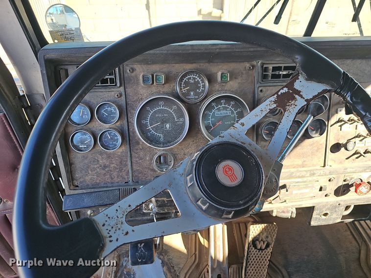 image for item OG9462 1998 Kenworth  dump truck