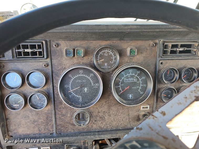 image for item OG9462 1998 Kenworth  dump truck