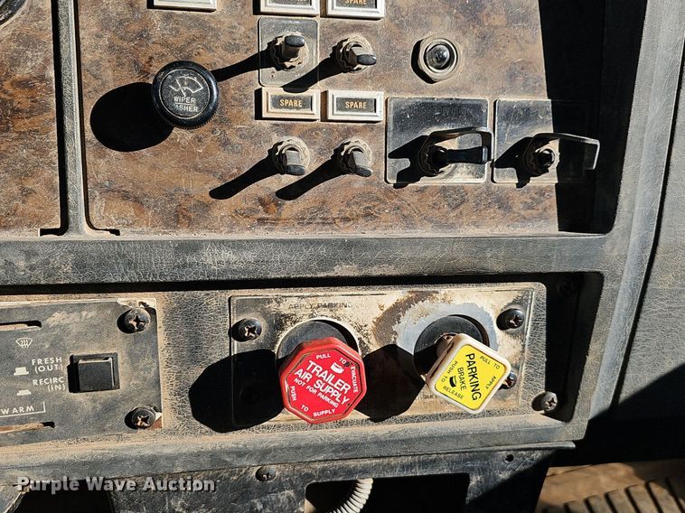 image for item OG9462 1998 Kenworth  dump truck