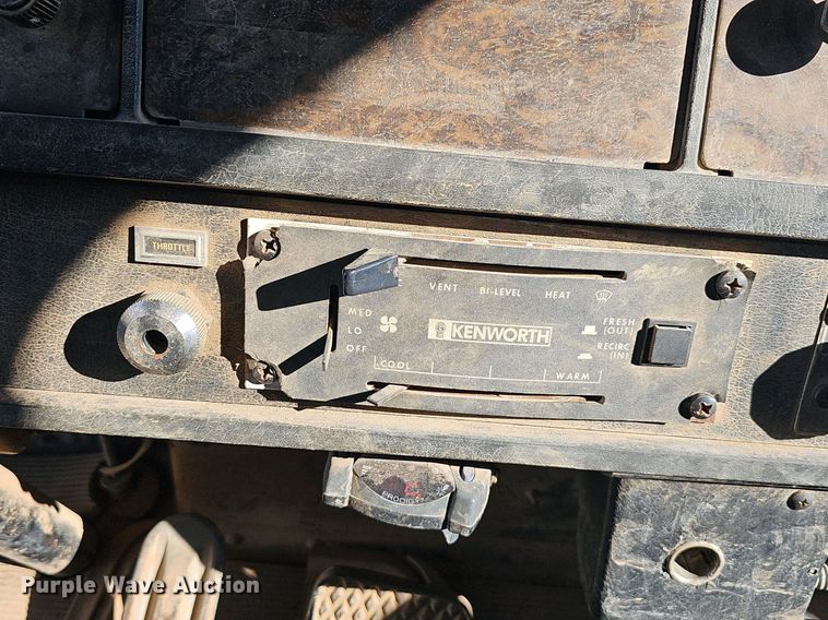 image for item OG9462 1998 Kenworth  dump truck