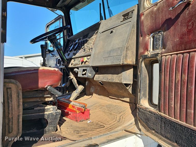 image for item OG9462 1998 Kenworth  dump truck