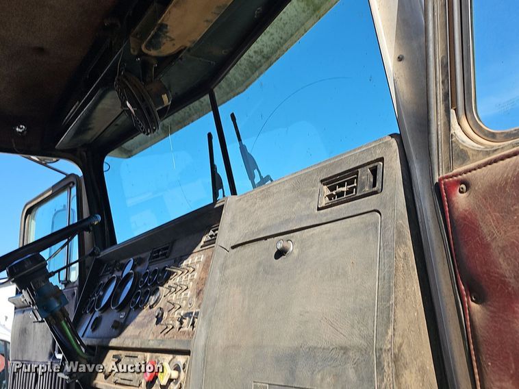 image for item OG9462 1998 Kenworth  dump truck