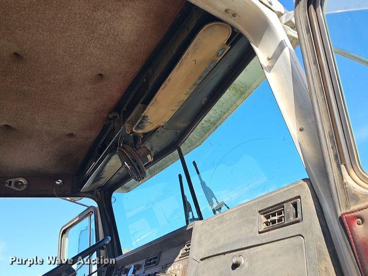 image for item OG9462 1998 Kenworth  dump truck