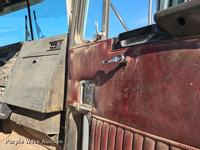 image for item OG9462 1998 Kenworth  dump truck