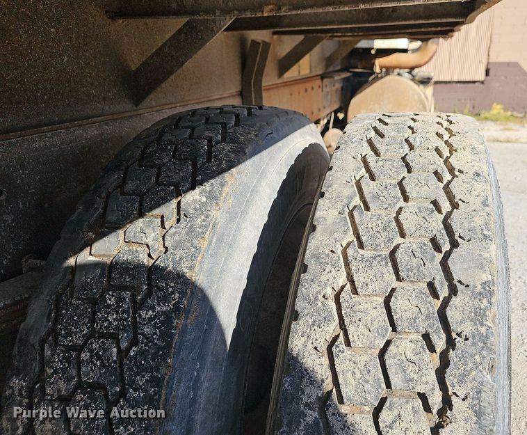 image for item OG9462 1998 Kenworth  dump truck