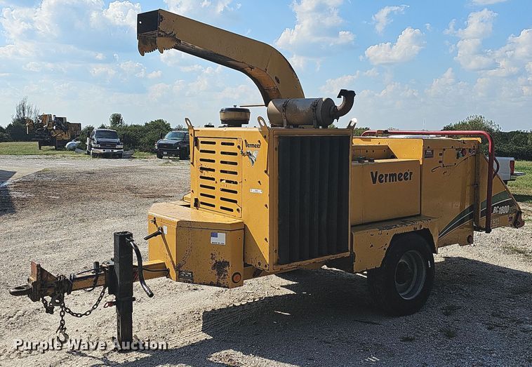 image for item OG9487 2008 Vermeer BC1800XL  wood chipper