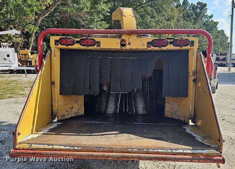 image for item OG9487 2008 Vermeer BC1800XL  wood chipper