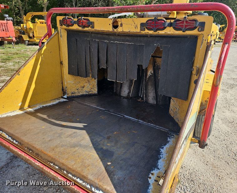 image for item OG9487 2008 Vermeer BC1800XL  wood chipper